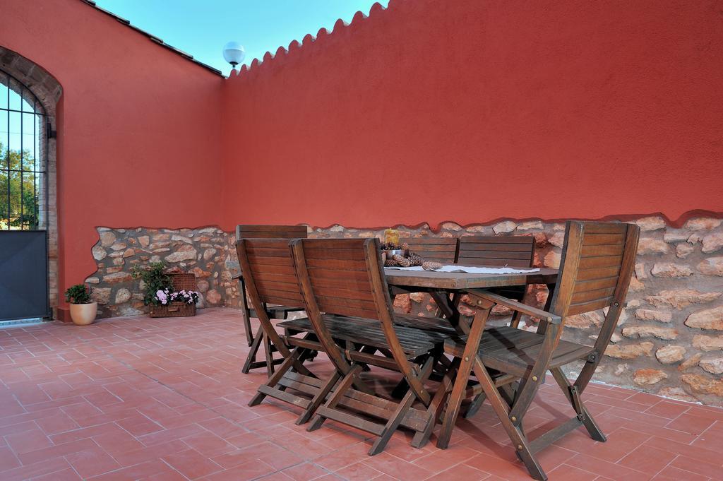 Banyeres del Penedes Masia Casa Roja מראה חיצוני תמונה