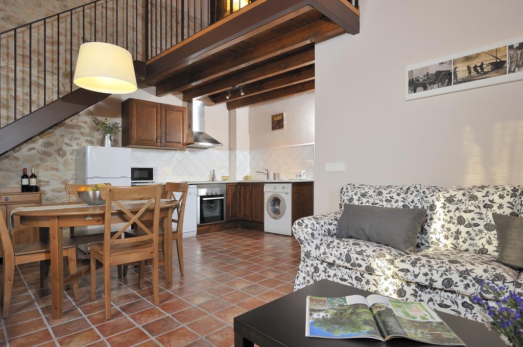 Banyeres del Penedes Masia Casa Roja מראה חיצוני תמונה