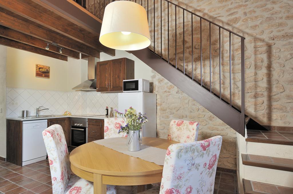 Banyeres del Penedes Masia Casa Roja מראה חיצוני תמונה